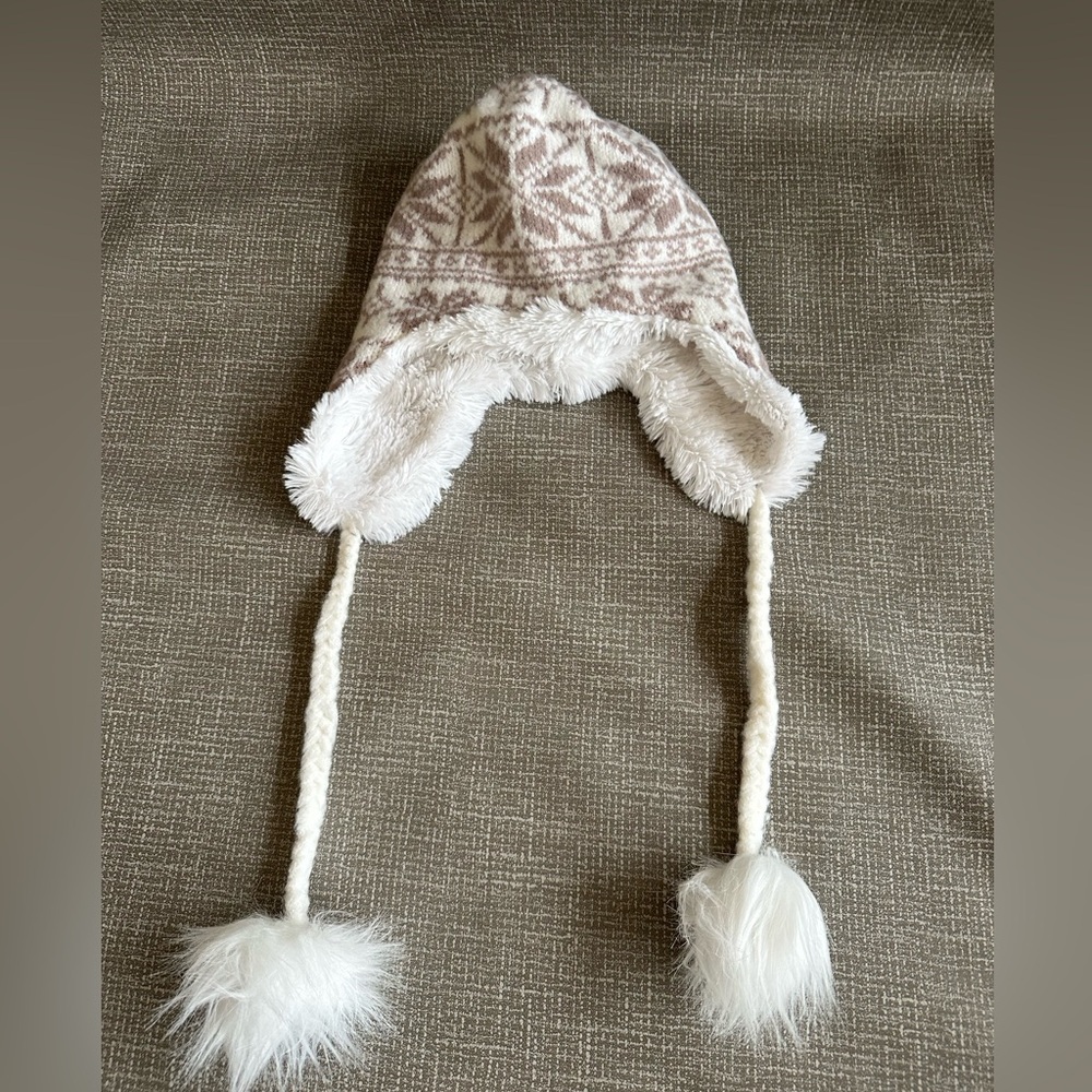Muk Luks Knit Stocking Cap Tan and White fake fur inside OS
